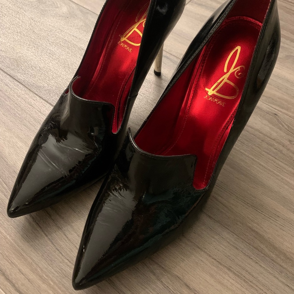Joan & David black pump